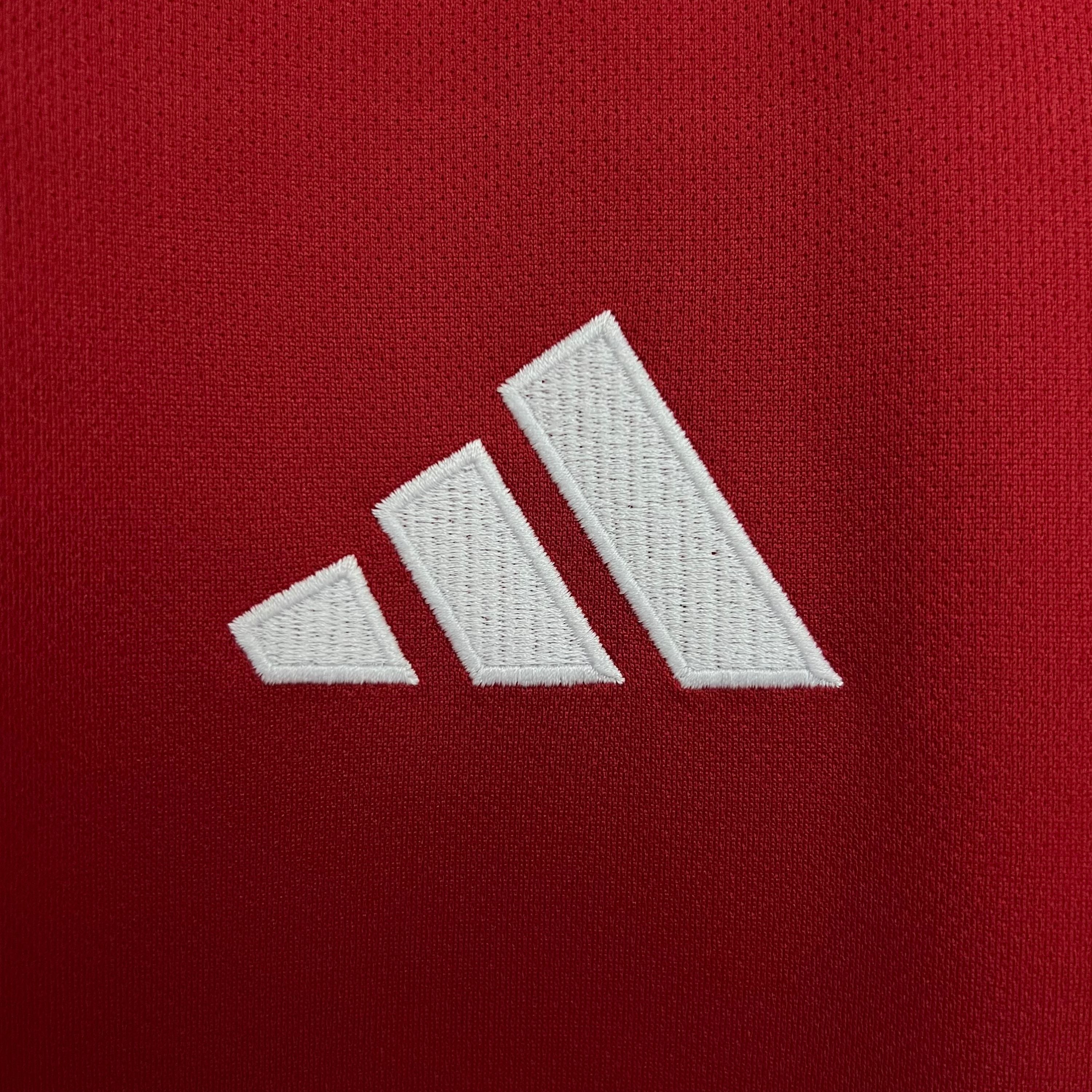 25 26 Manchester United Shirt Home