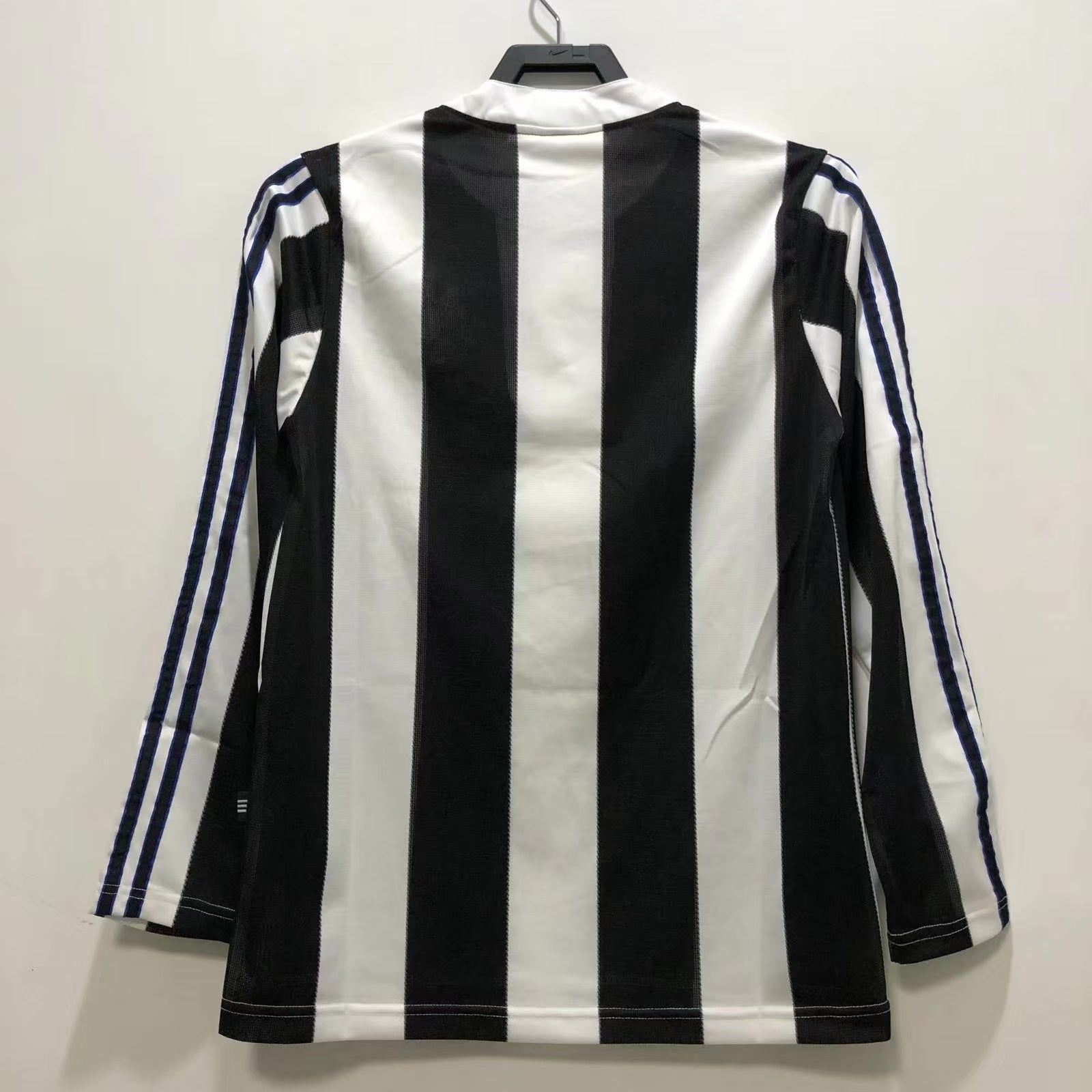 1995–1997 Newcastle Langarm-Heimtrikot
