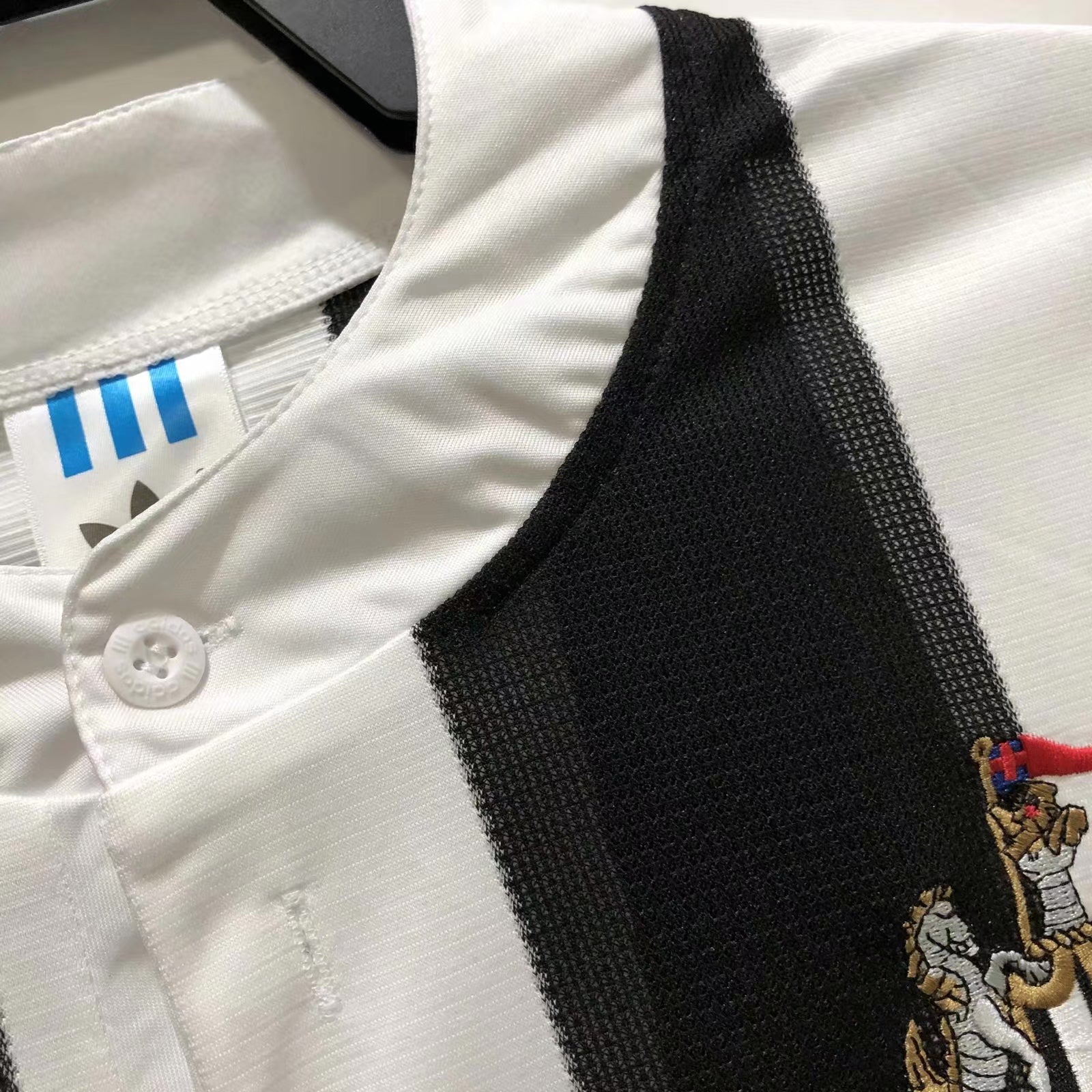 1995–1997 Newcastle Langarm-Heimtrikot