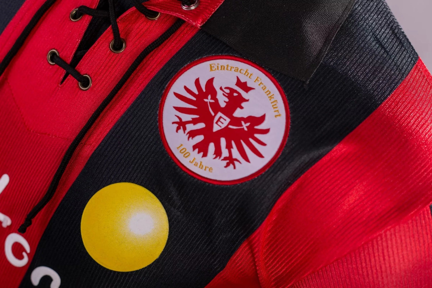 Camiseta de local del aniversario del Eintracht Frankfurt - 1998-2000