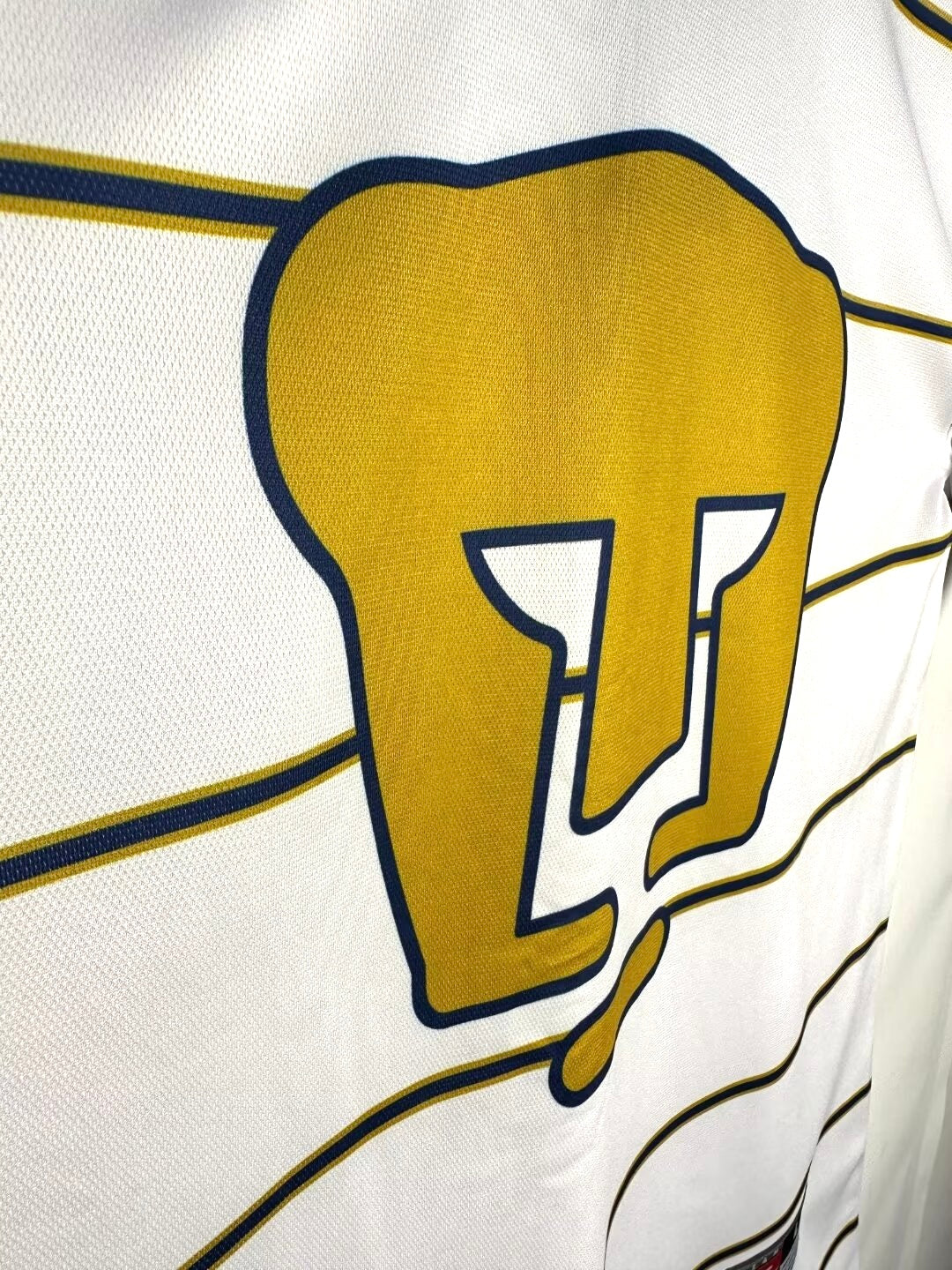 1997-1998 Pumas UNAM Away Shirt