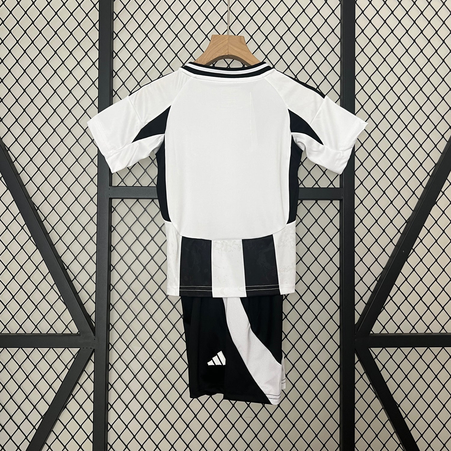 juventus 24 25 kids football kit home